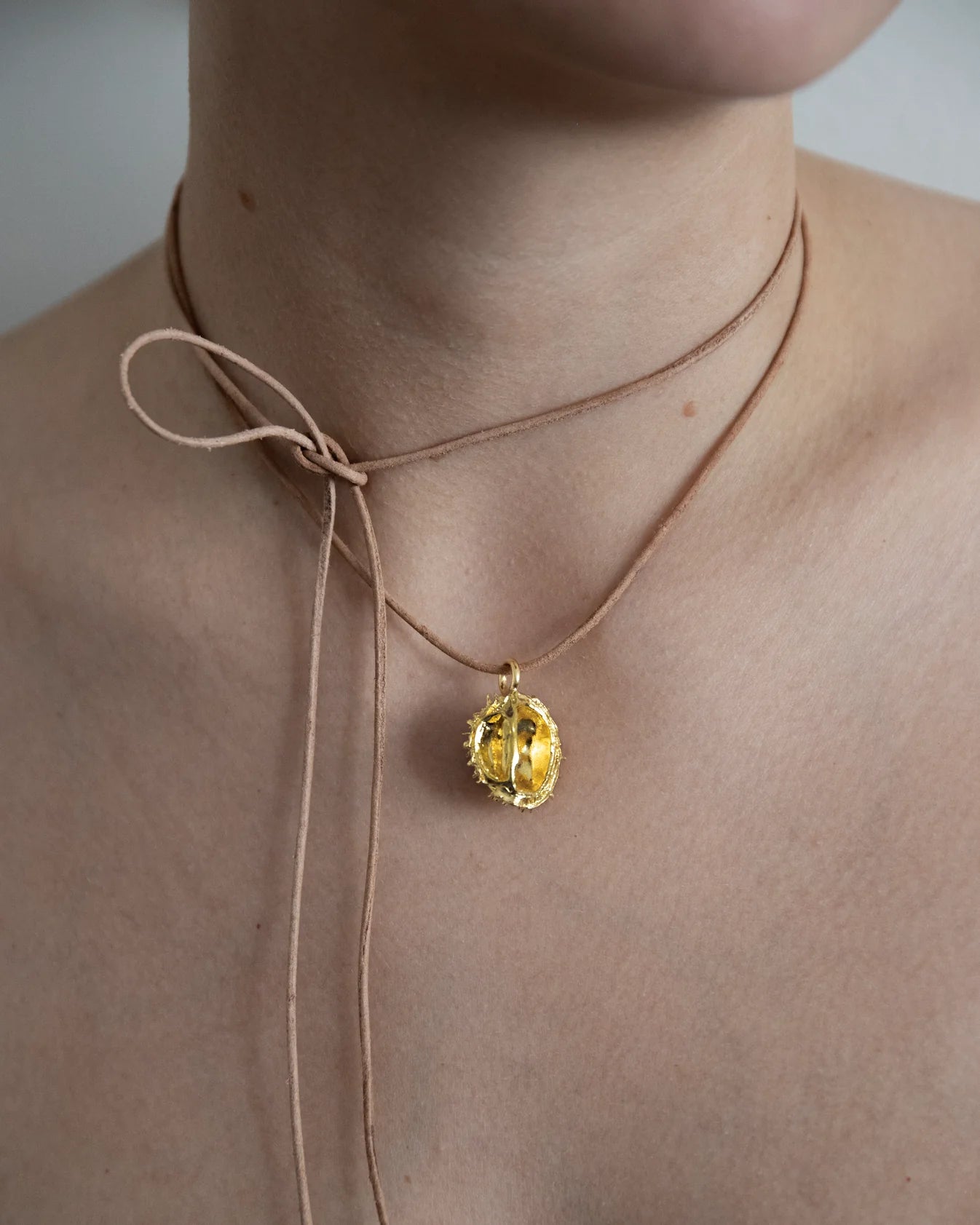Chestnut Pendant Gold
