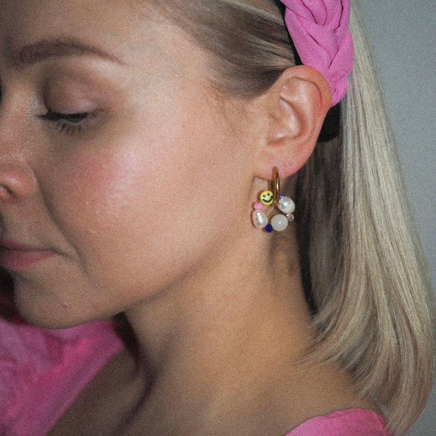 Maanantaimalli x MON studio - Smile multicolor (kulta)