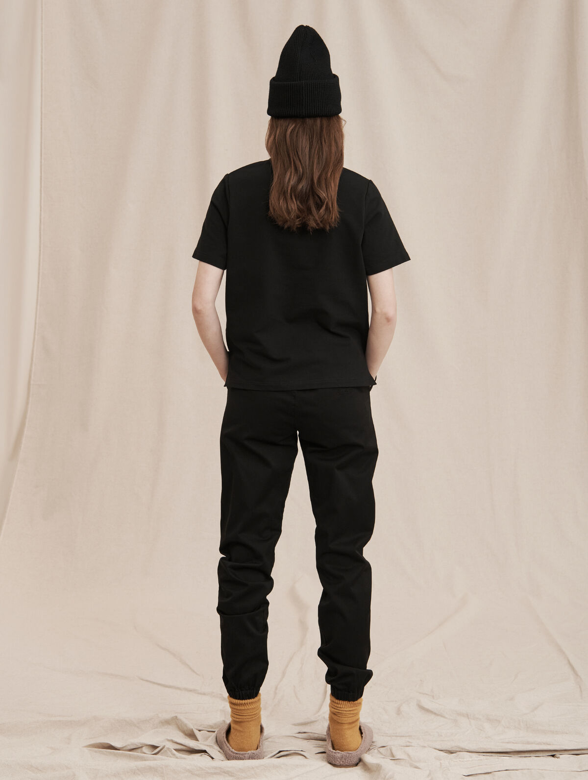 Laura T-paita - Musta