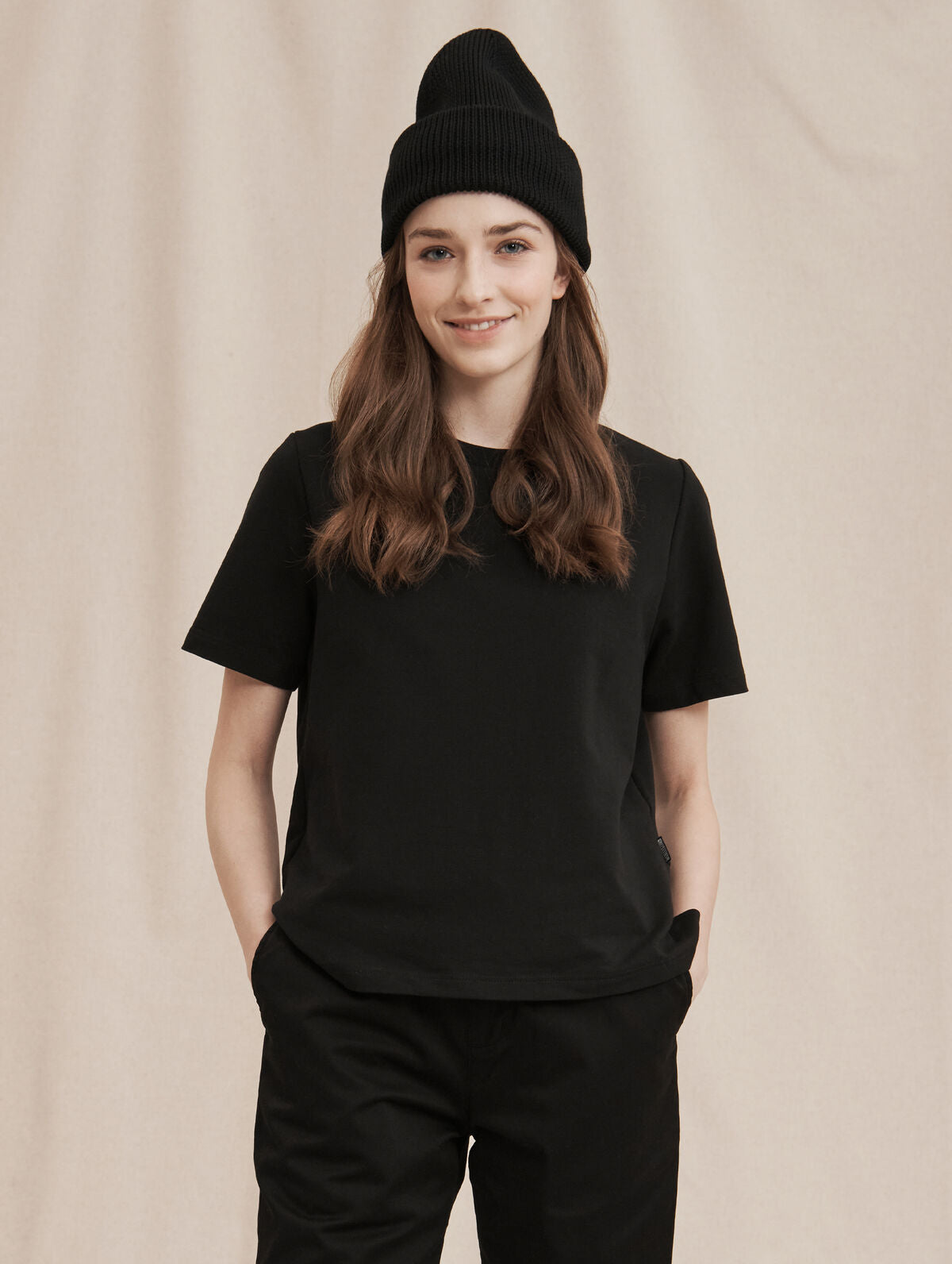 Laura T-paita - Musta