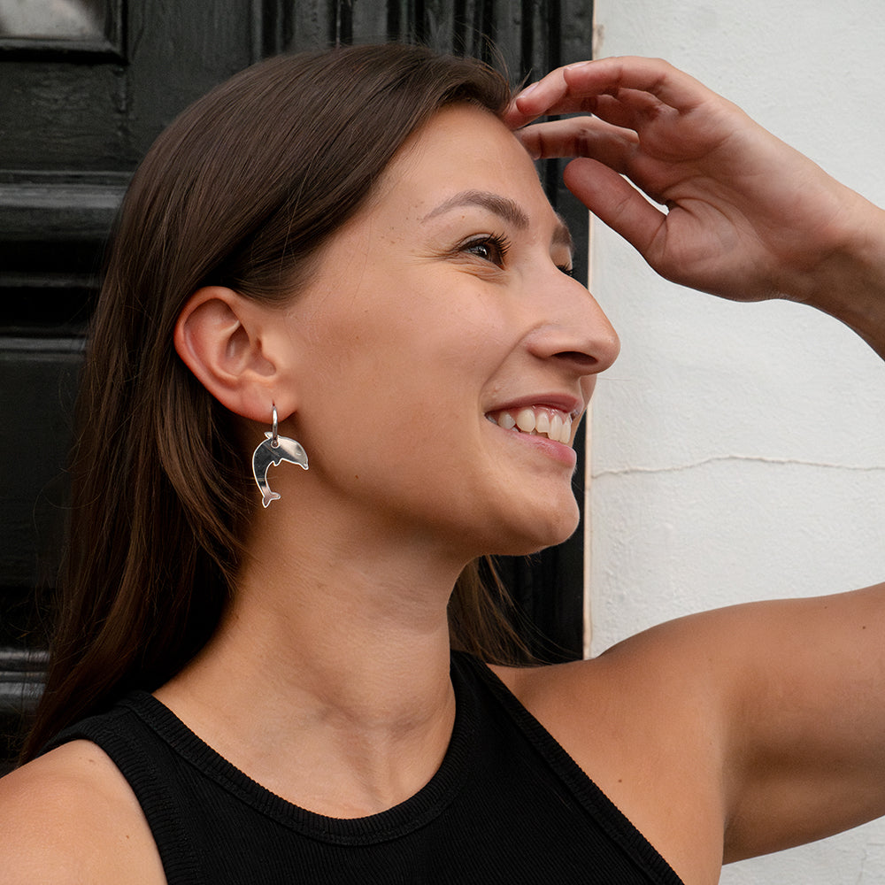 Delfiini-korvikset - Hopea