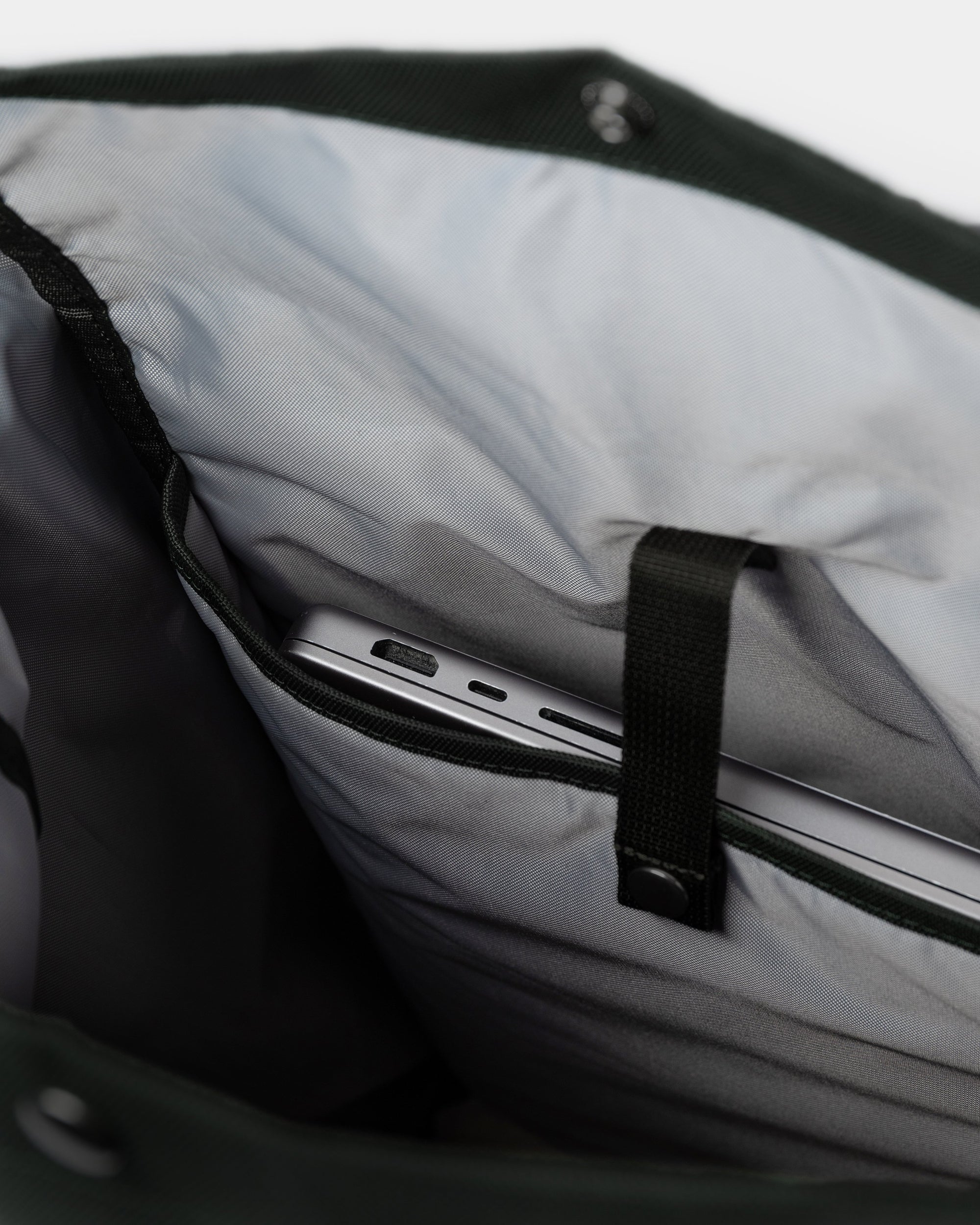 Ground Rolltop Backpack L - Black