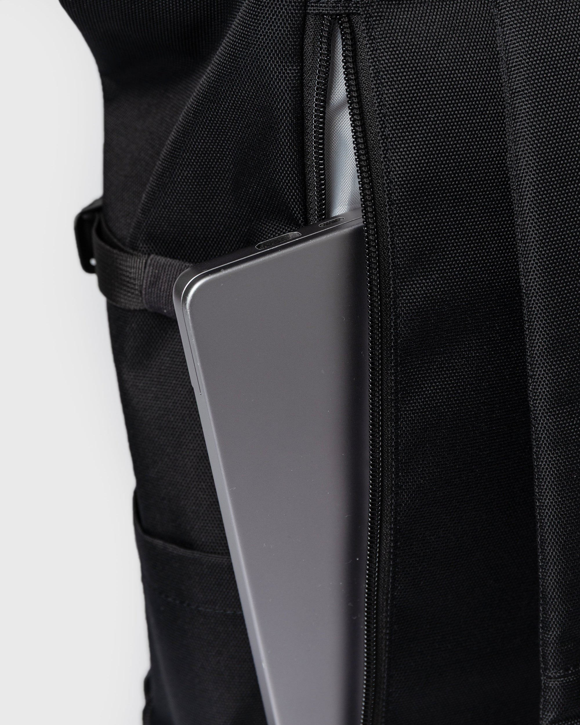 Icon Rolltop Backpack L - Black with black leather