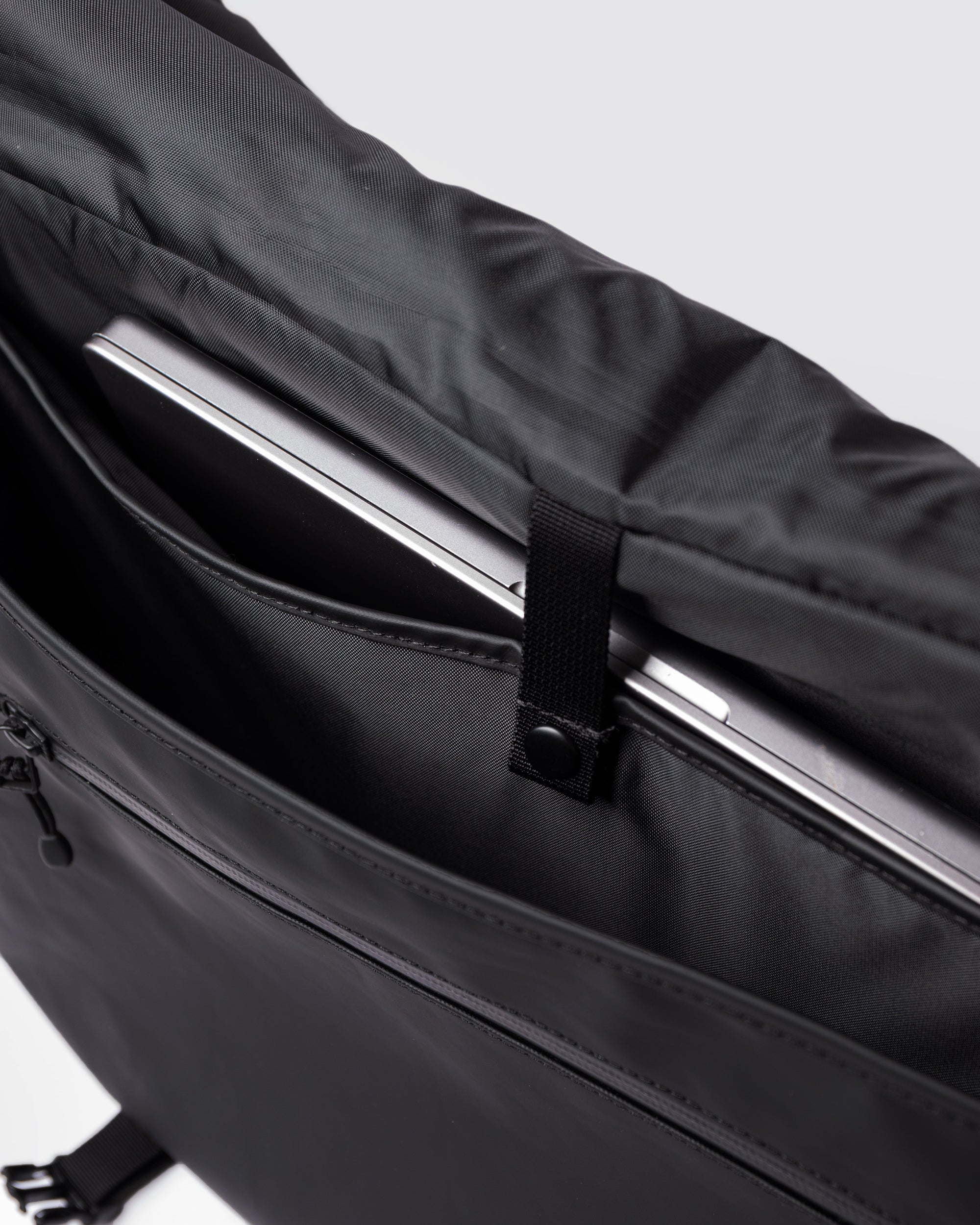 Stream Messenger - Black