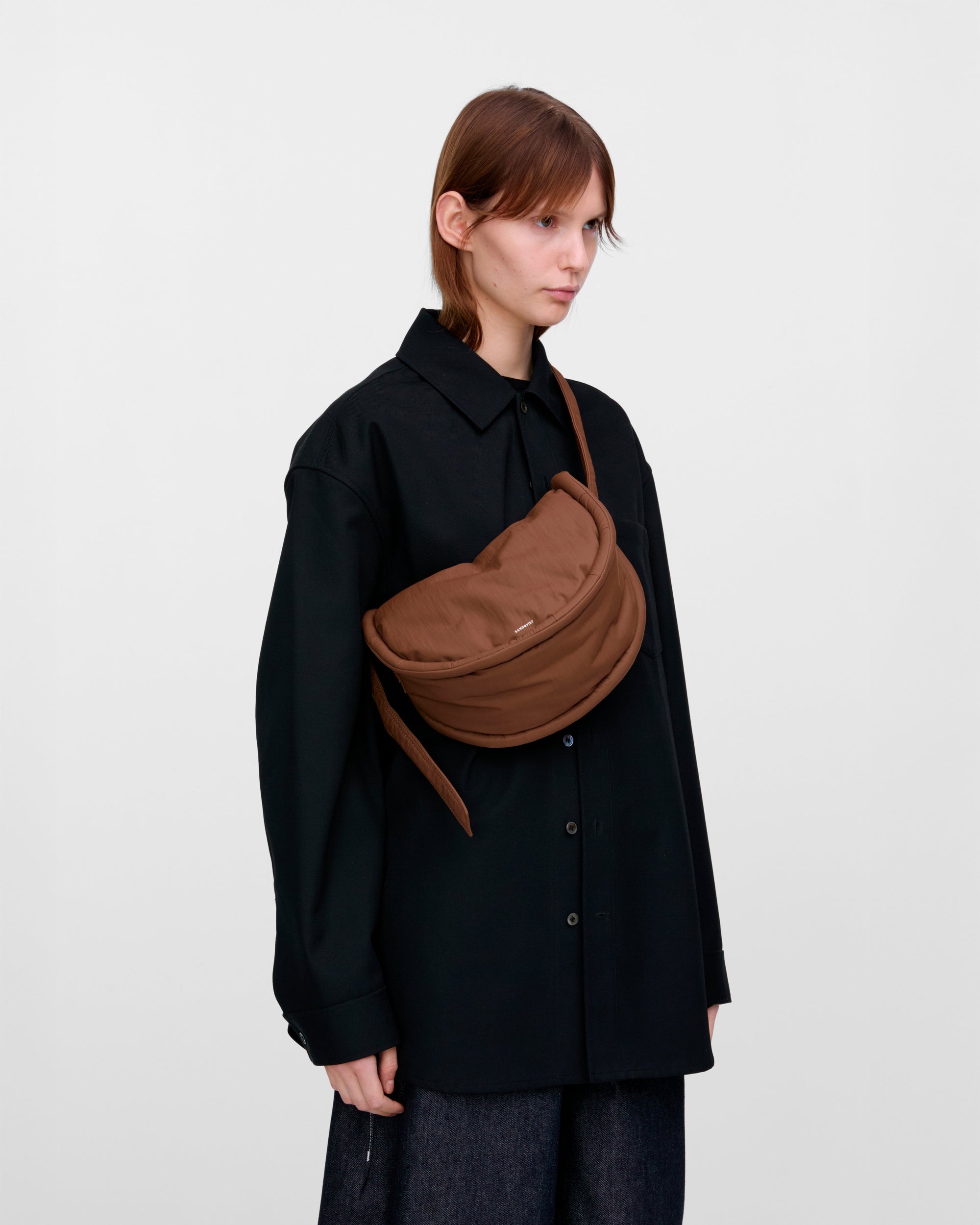 Curve Crossbody Round S - Dark Taupe