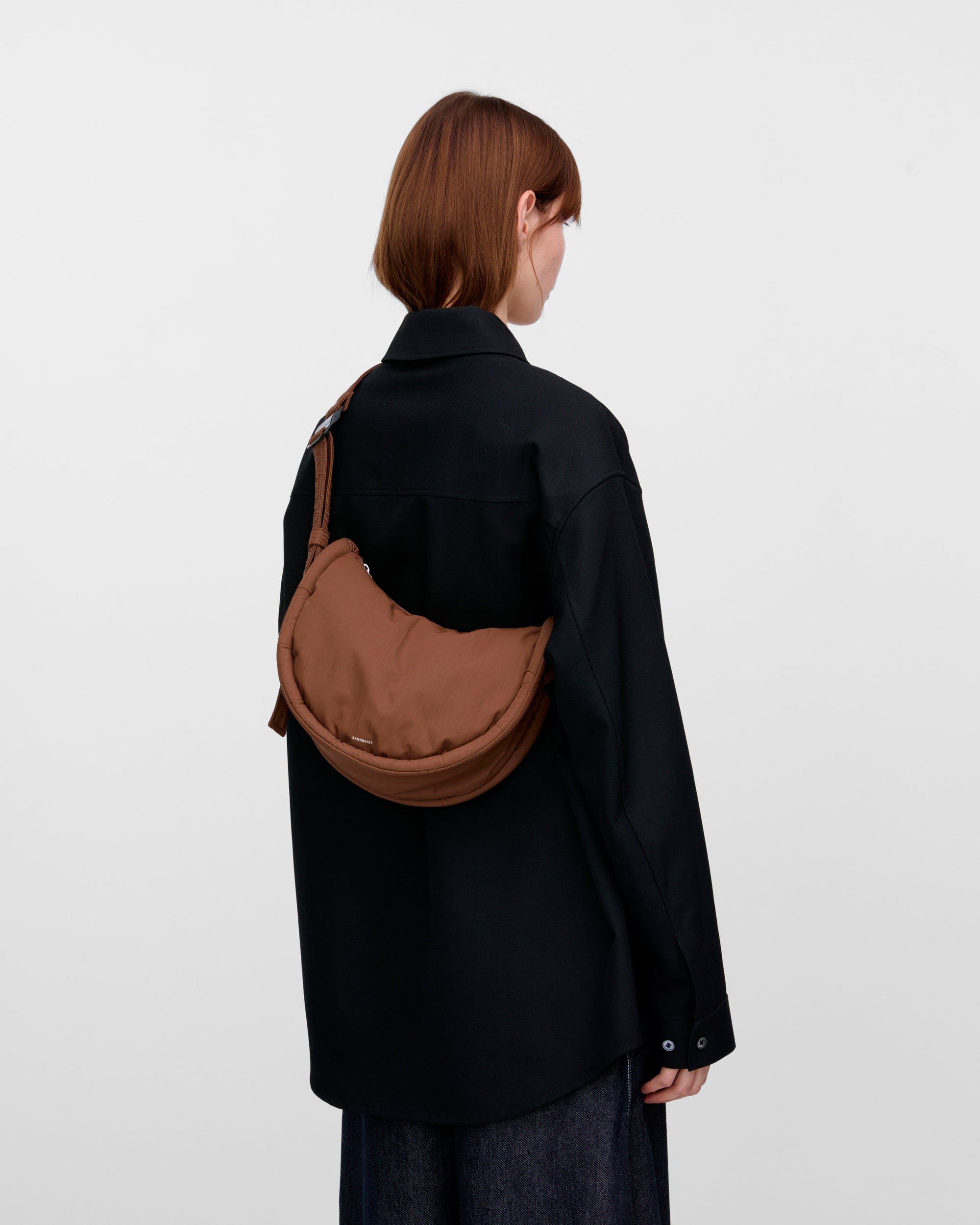 Curve Crossbody Round S - Dark Taupe