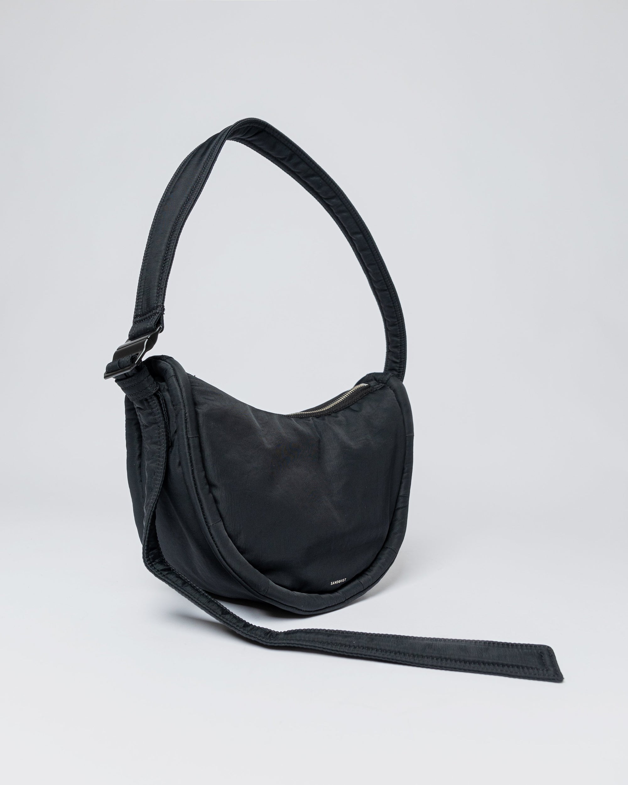 Curve Crossbody Round S - Black