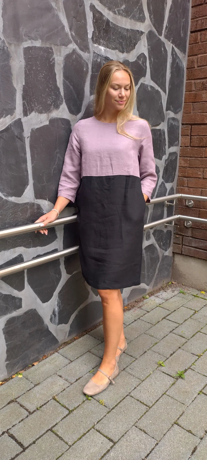 ADA Pellavamekko- malva / musta