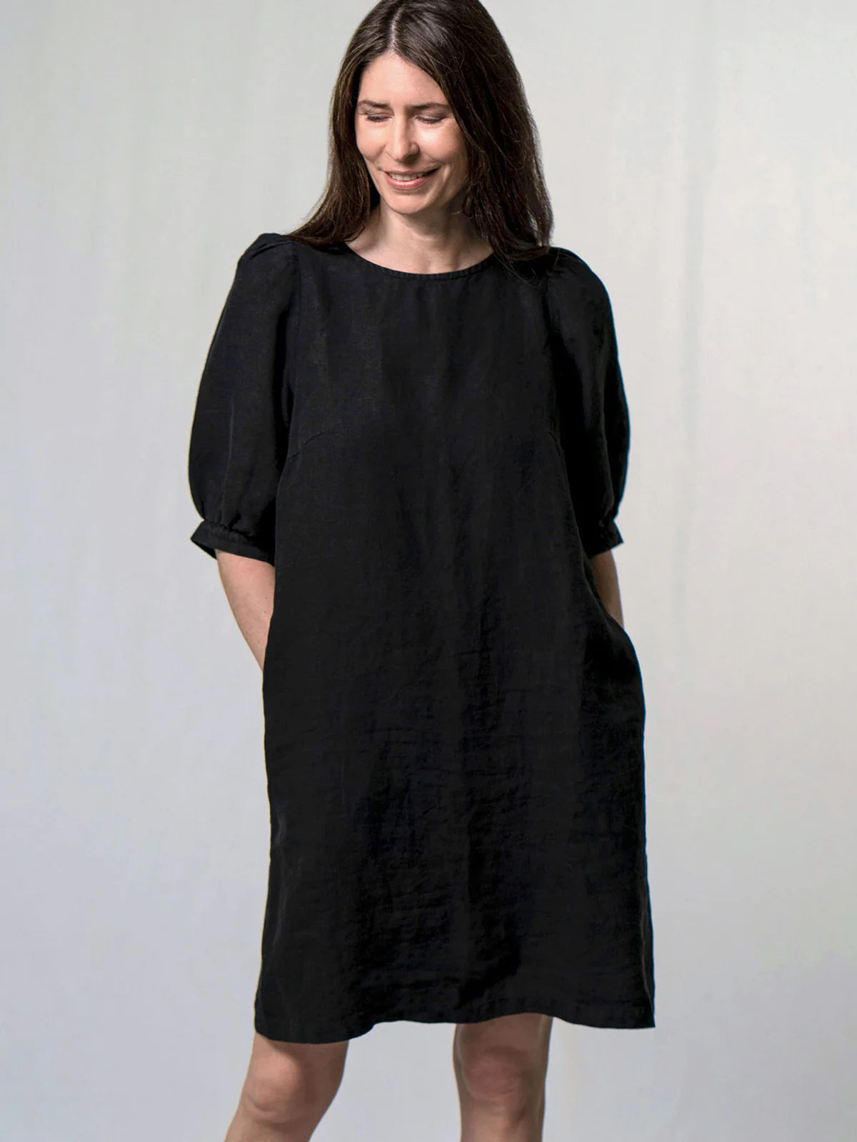 ANNUKKA Pellavamekko- musta