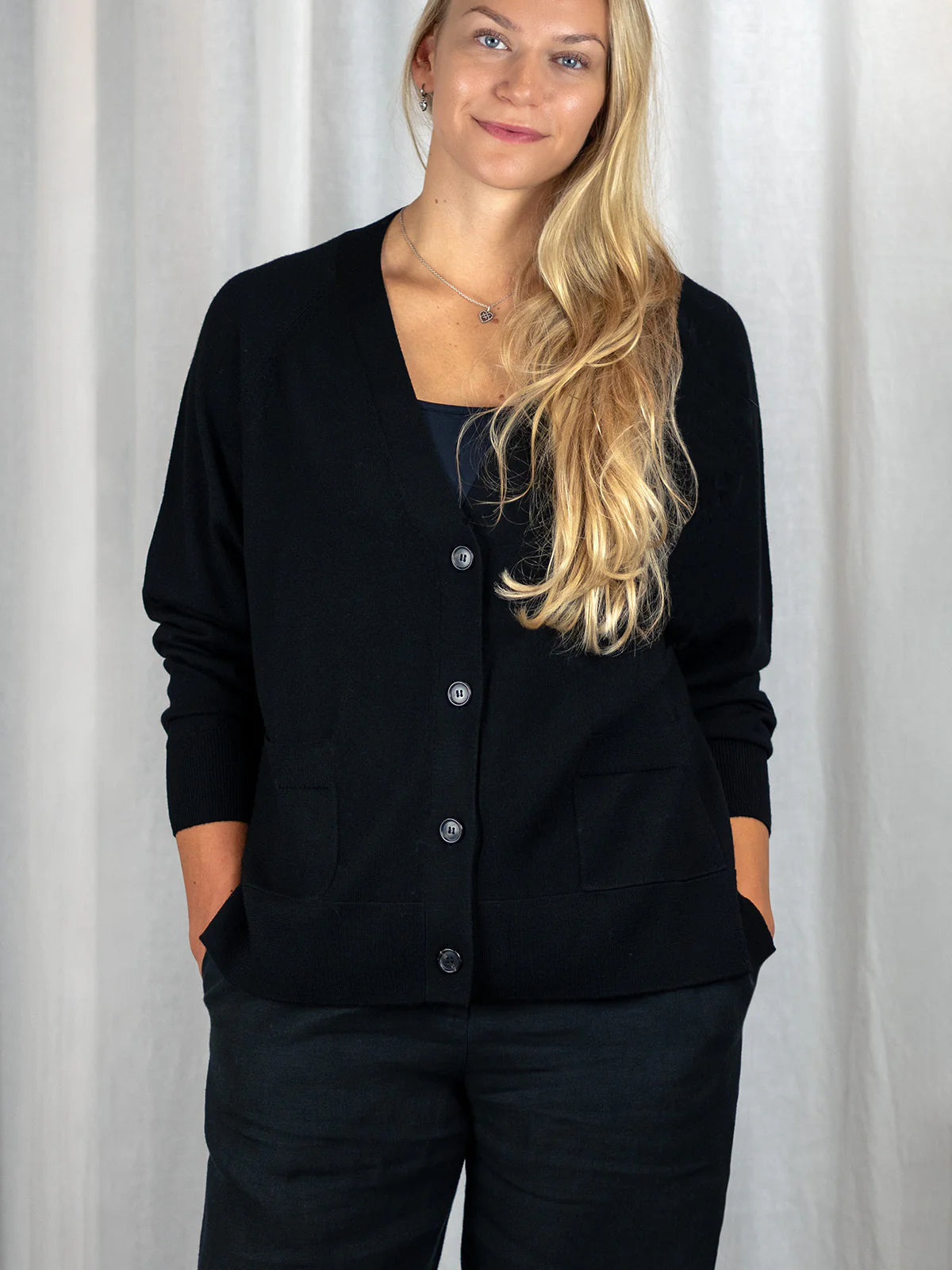 HERMIONE Merinovillatakki - Musta