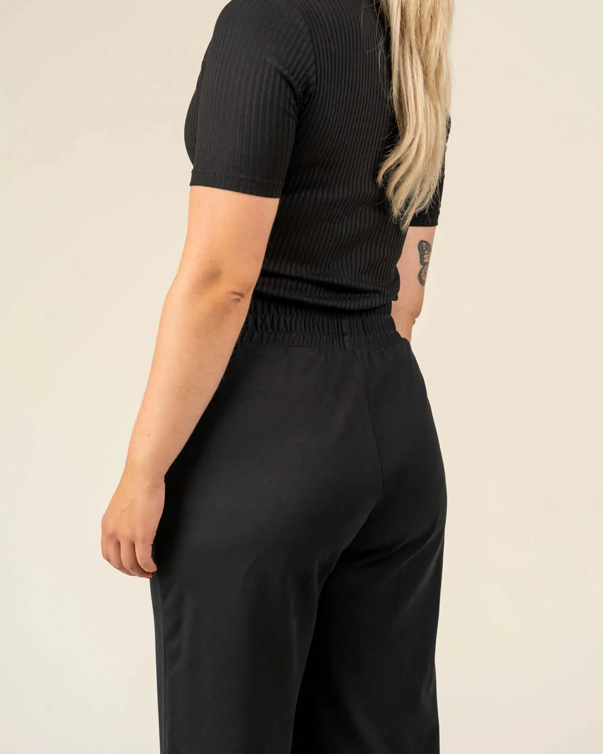 Noki Leveät Housut - Musta