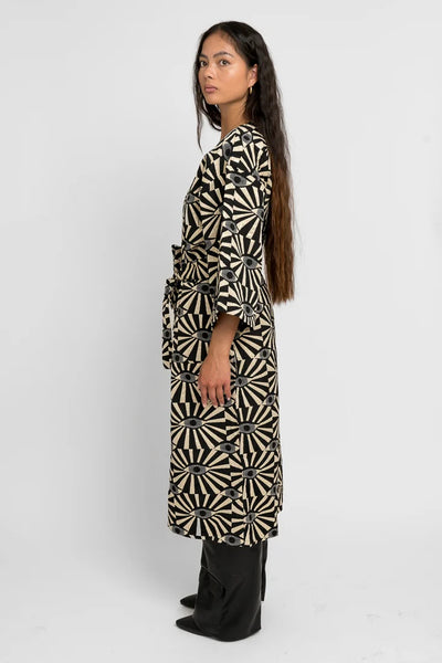 Elli - Äidin valvova silmä Kulta