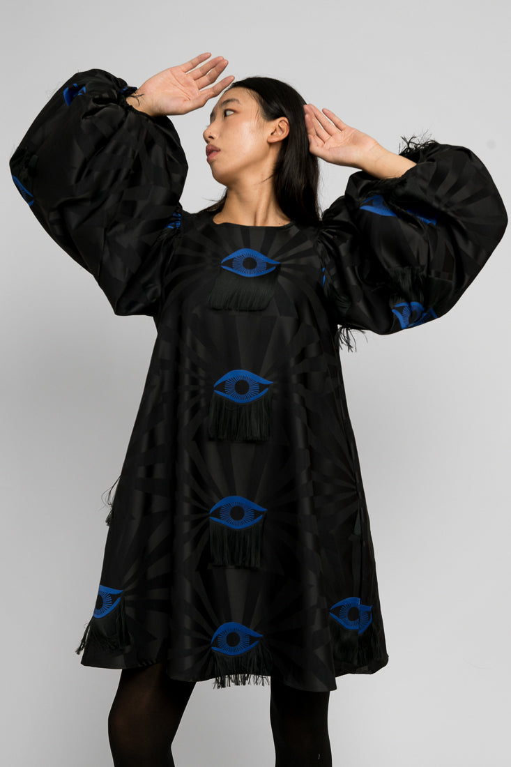 Sani - Äidin Valvova Silmä Musta