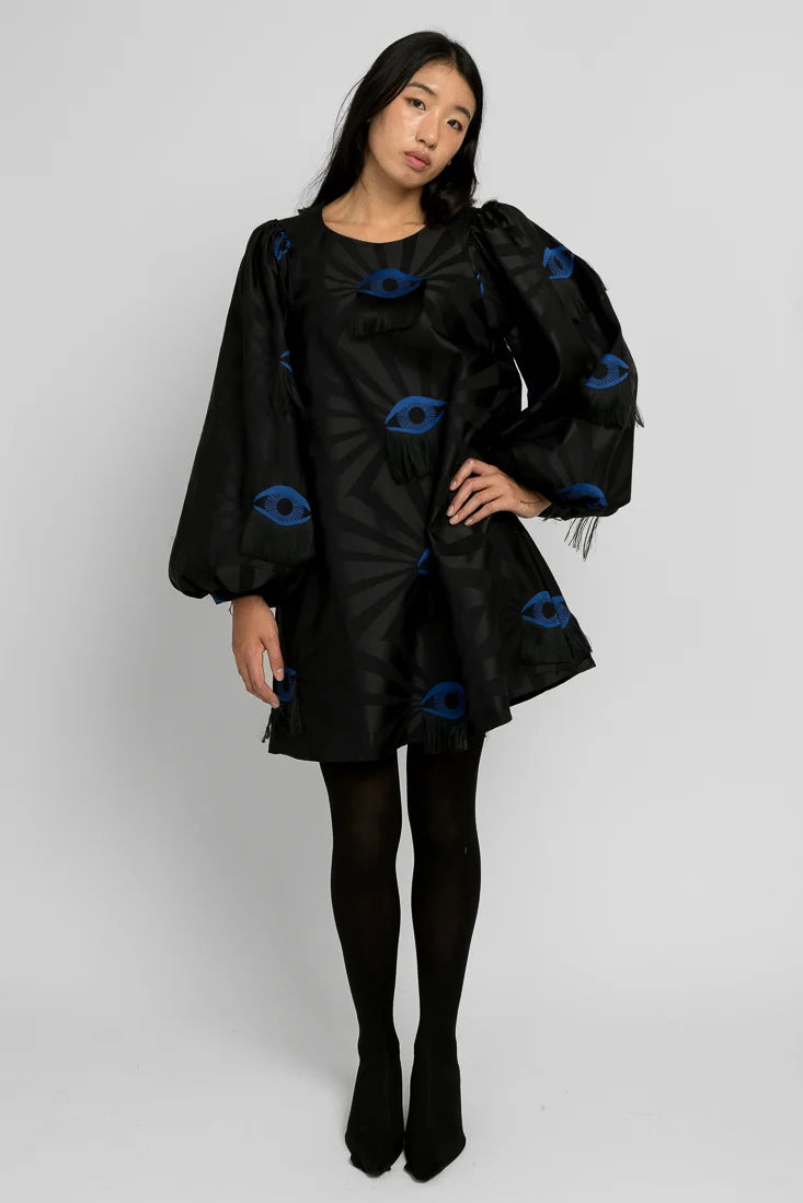 Sani - Äidin Valvova Silmä Musta