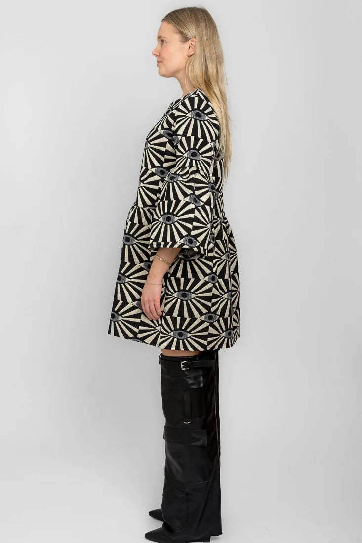 Kukka II - Äidin valvova silmä