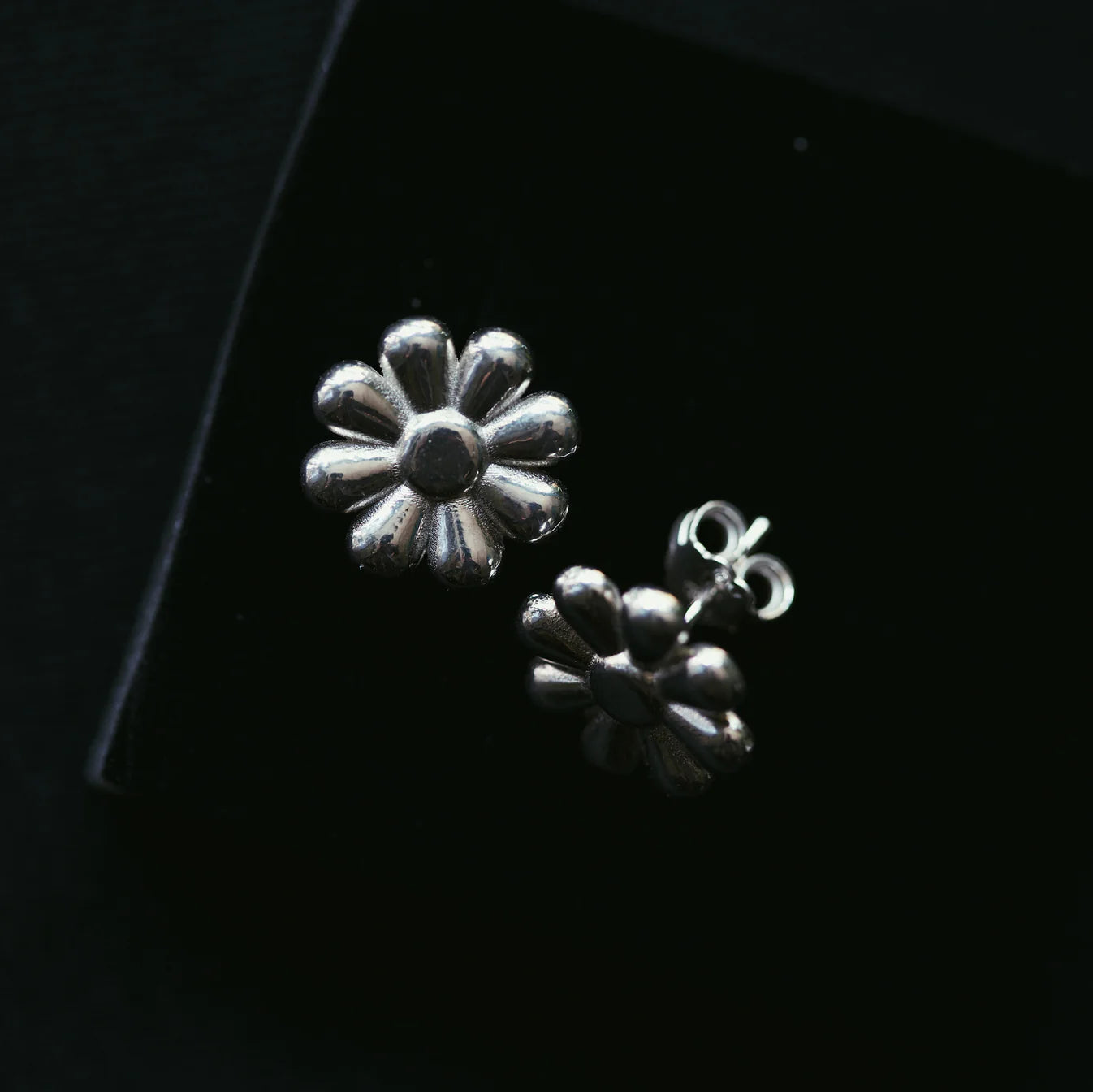 Daisy Studs