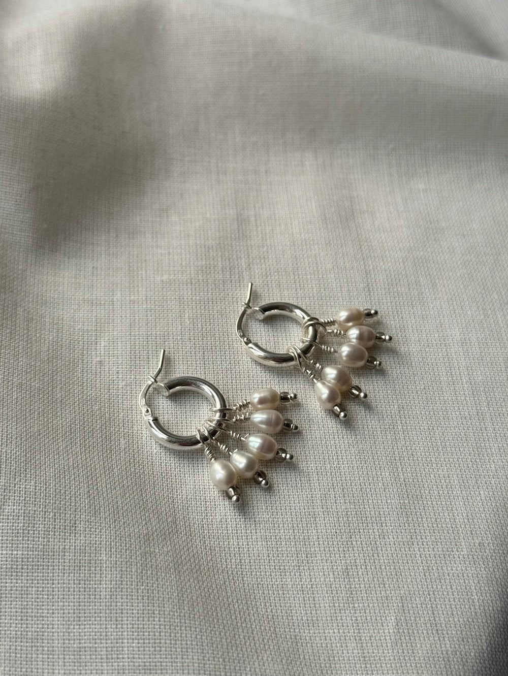 Perlita Korvakorut - Hopea