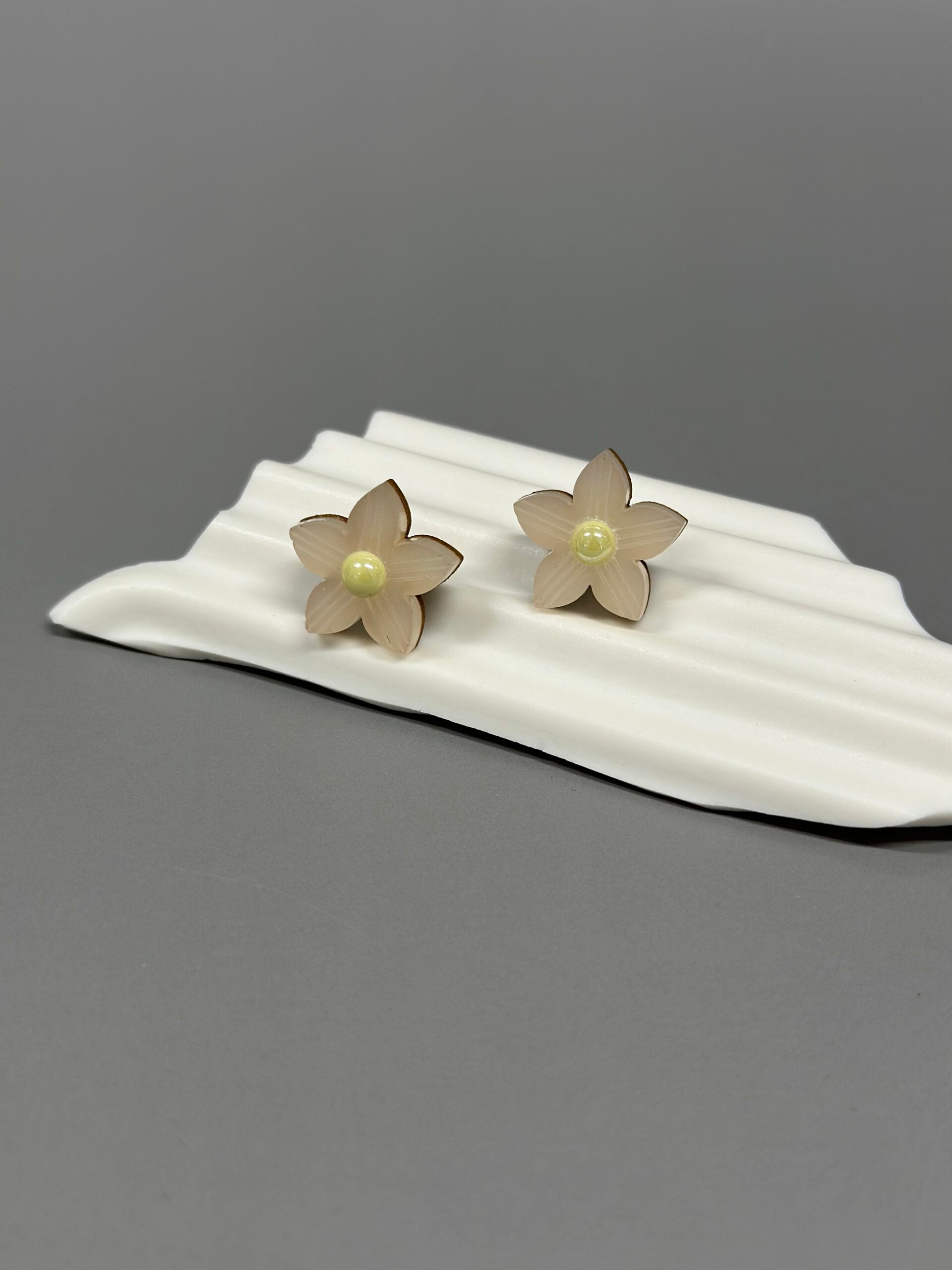 Narsissi Korvakorut - valkoinen