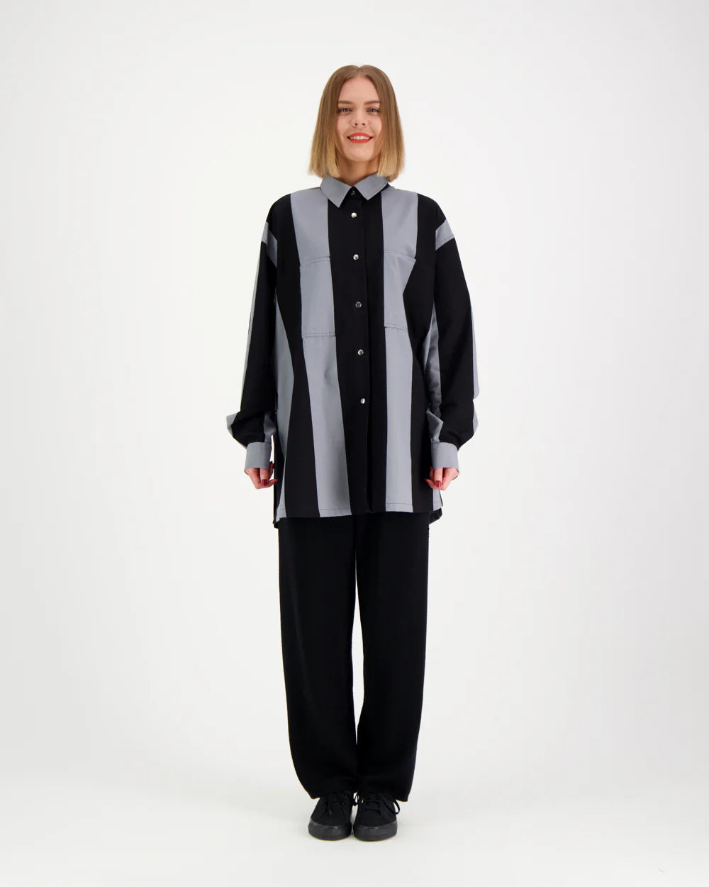 Isopaita Jokiraita - musta-harmaa