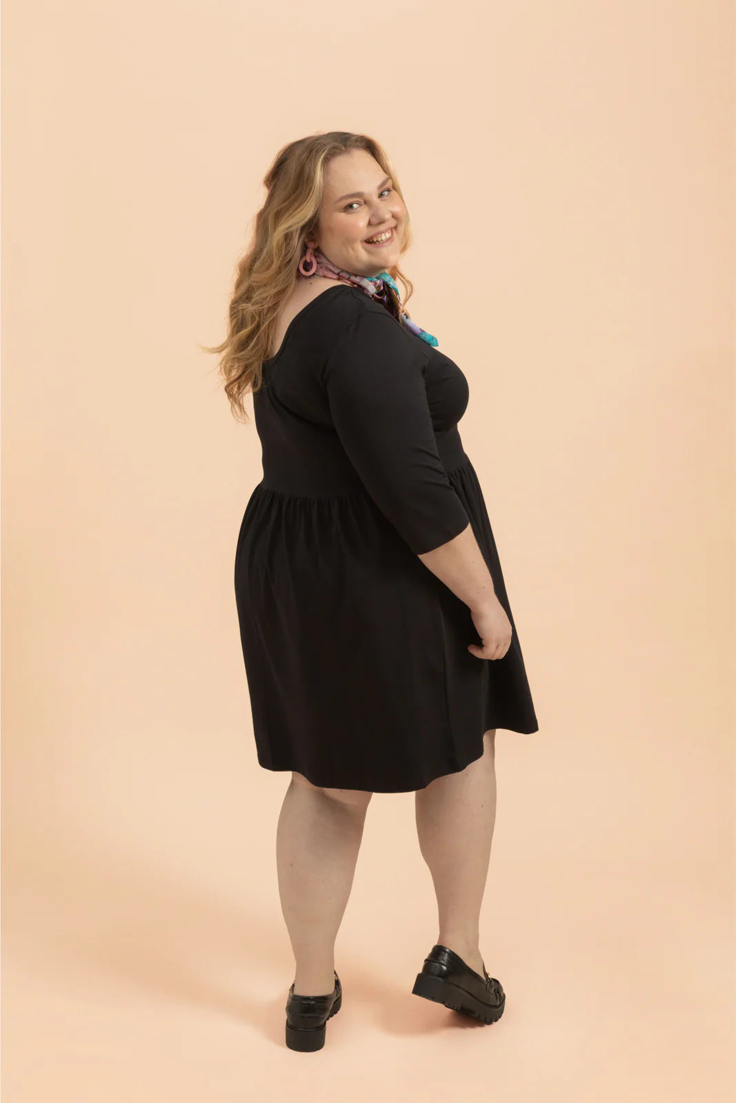 Gia Earrings - Pearl Pink