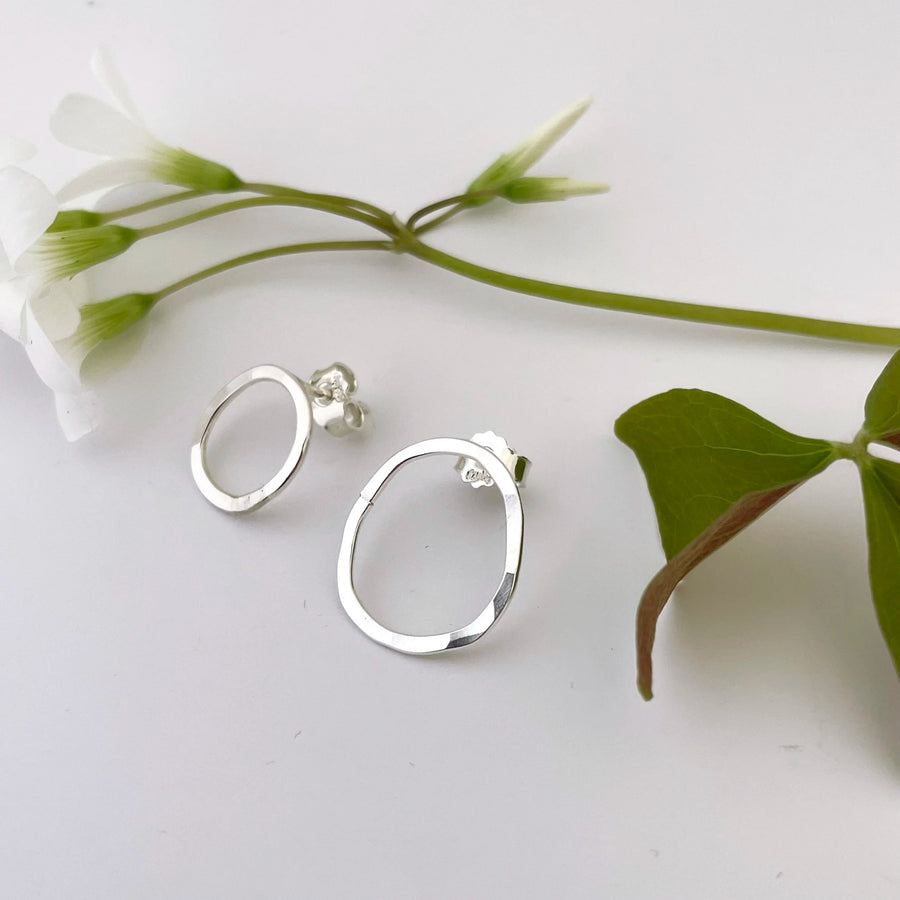 Kuplivat nappikorvakorut - Hopea