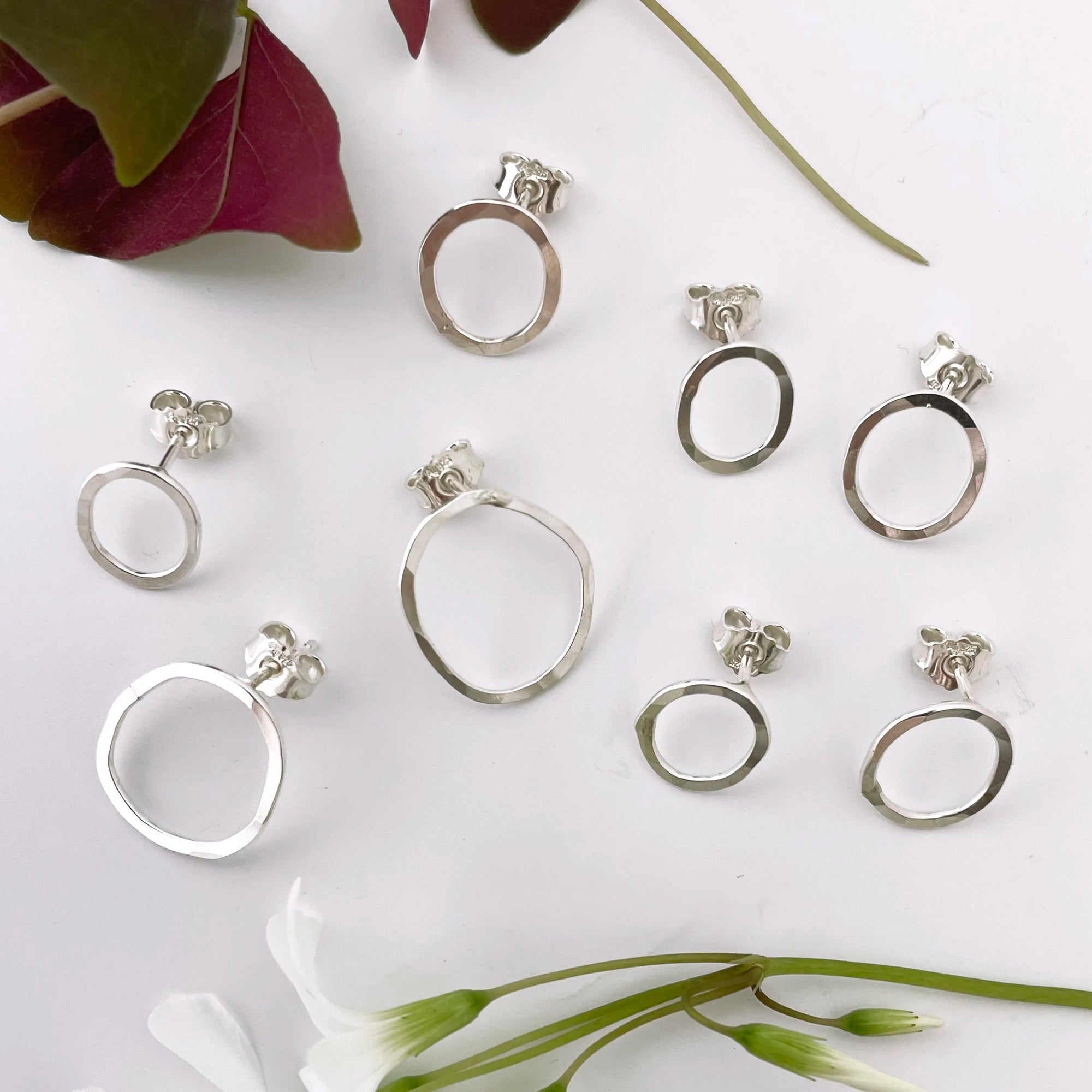 Kuplivat nappikorvakorut - Hopea