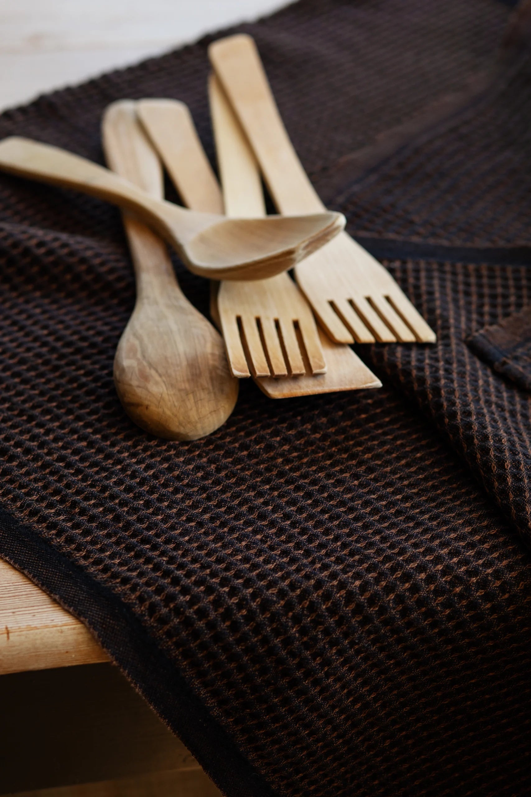 MAIJA keittiöpyyhe - musta-ruskea