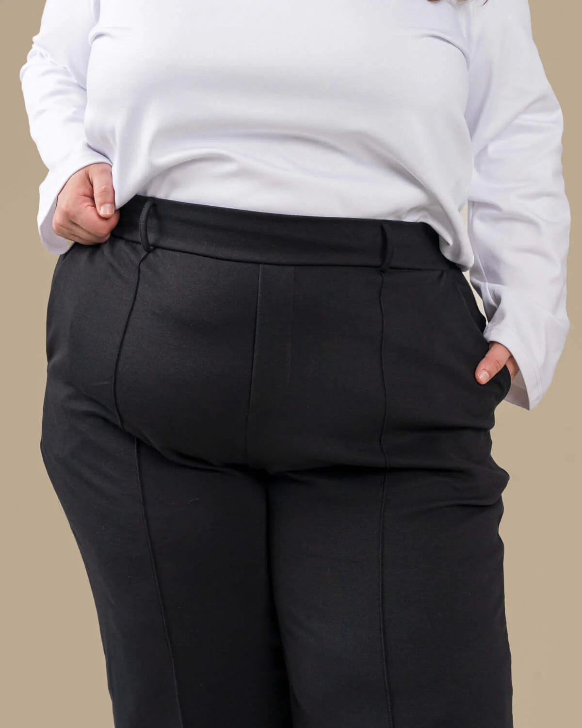 Leveät Laskoshousut - Musta