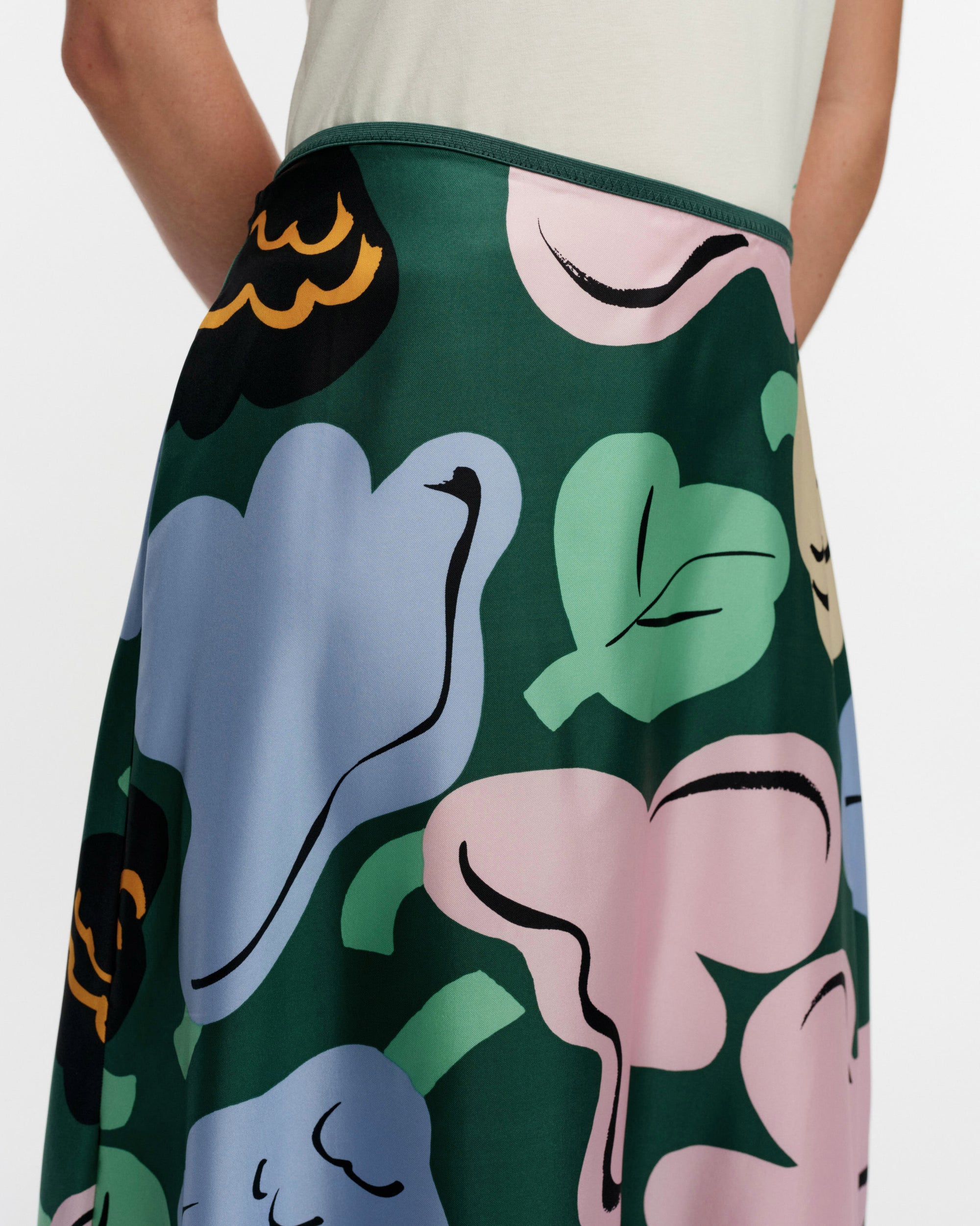 Koostumus Kukasta Kukkaan - Silkkihame