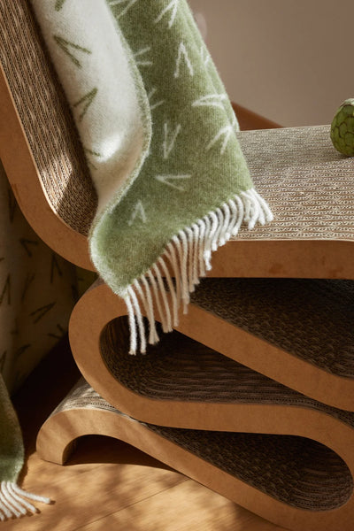 Pine Needles Blanket - Snow