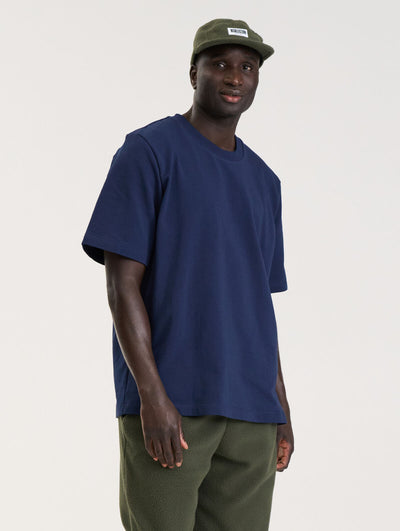 Olavi T-paita - Musteensininen