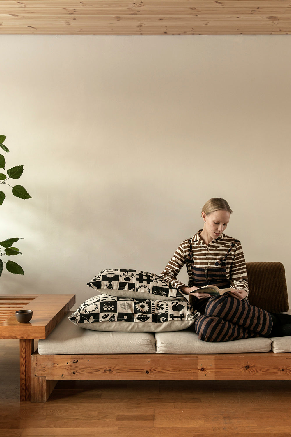 Kaukana kotoa Tyyny - 40x60cm