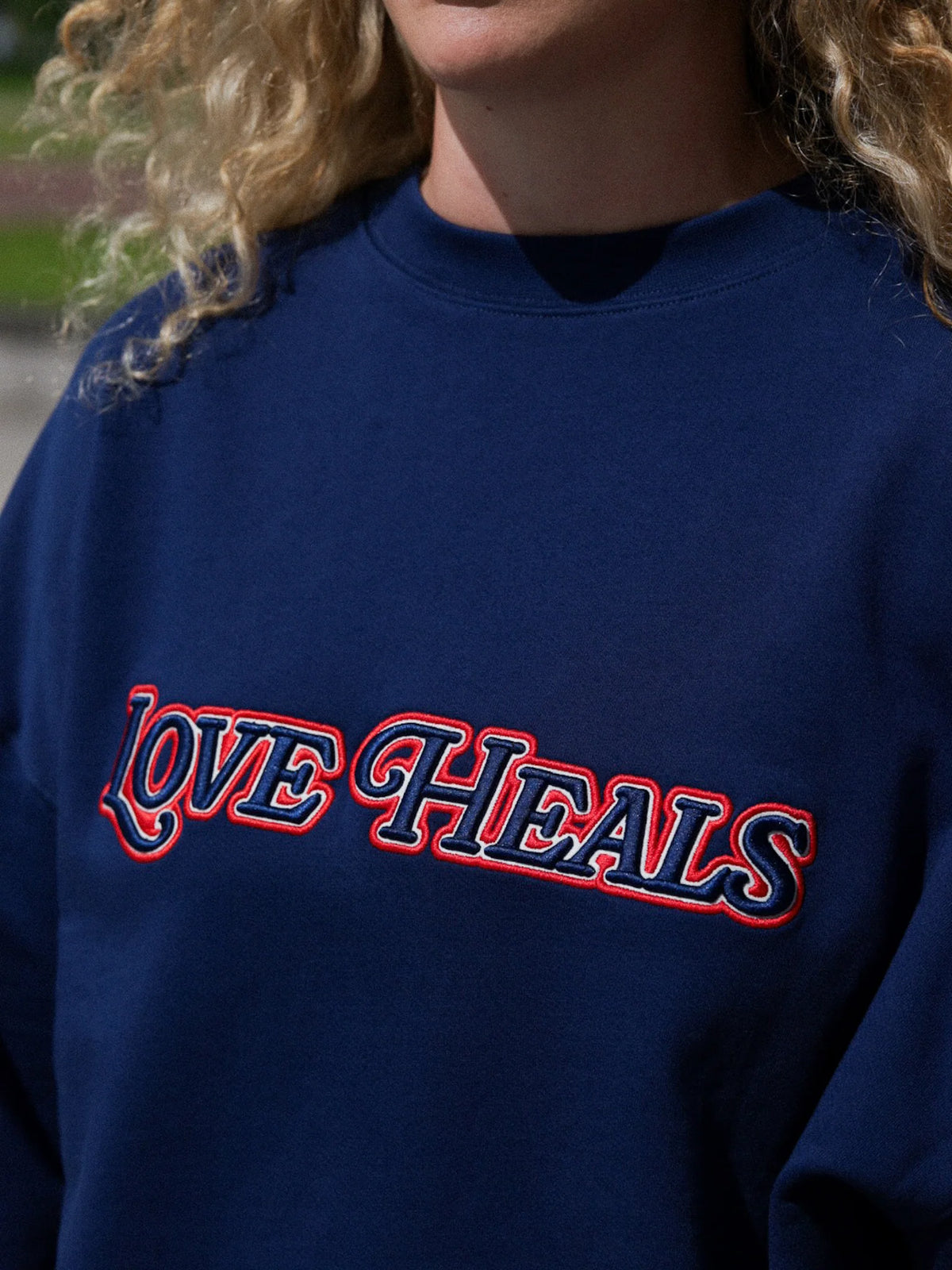 Grace Sweatshirt Love Heals - Navy Blue