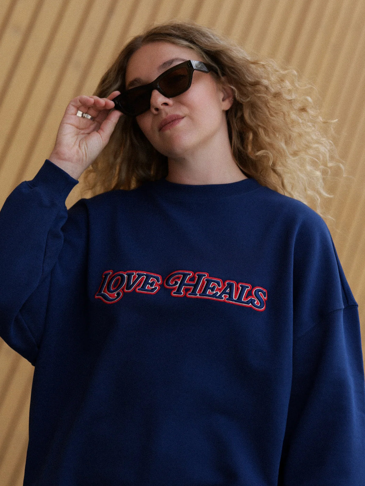 Grace Sweatshirt Love Heals - Navy Blue