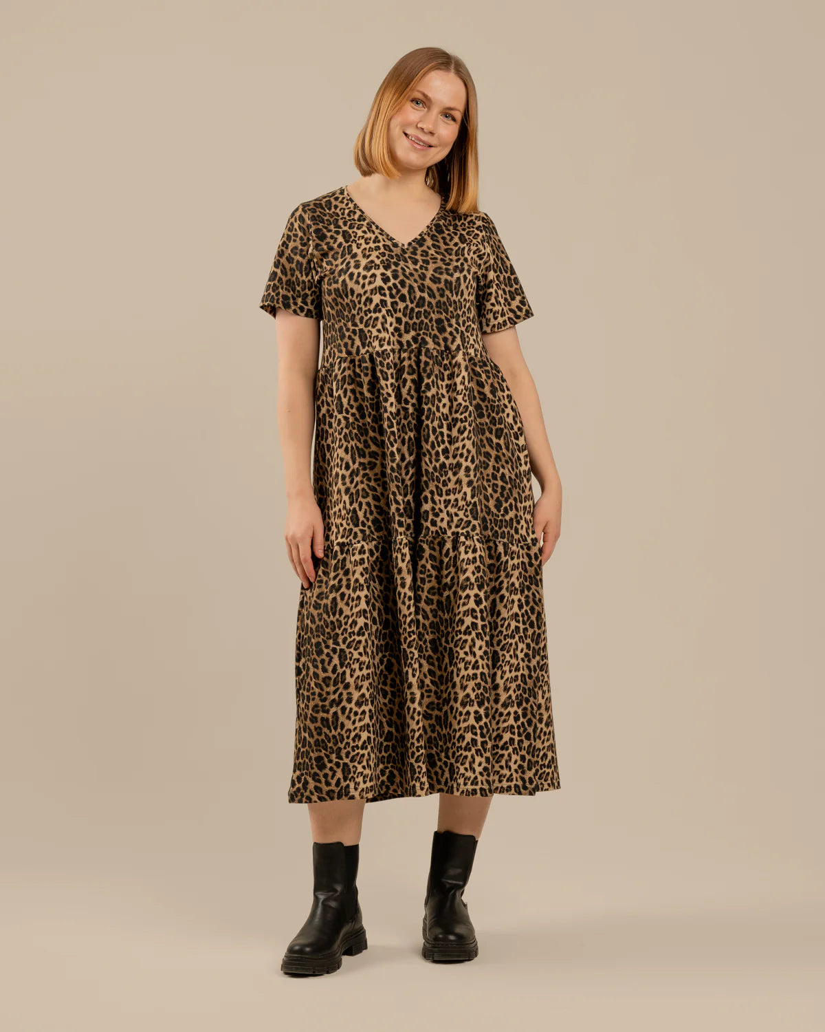 V-Pääntiemekko Pitkä - Leopardi