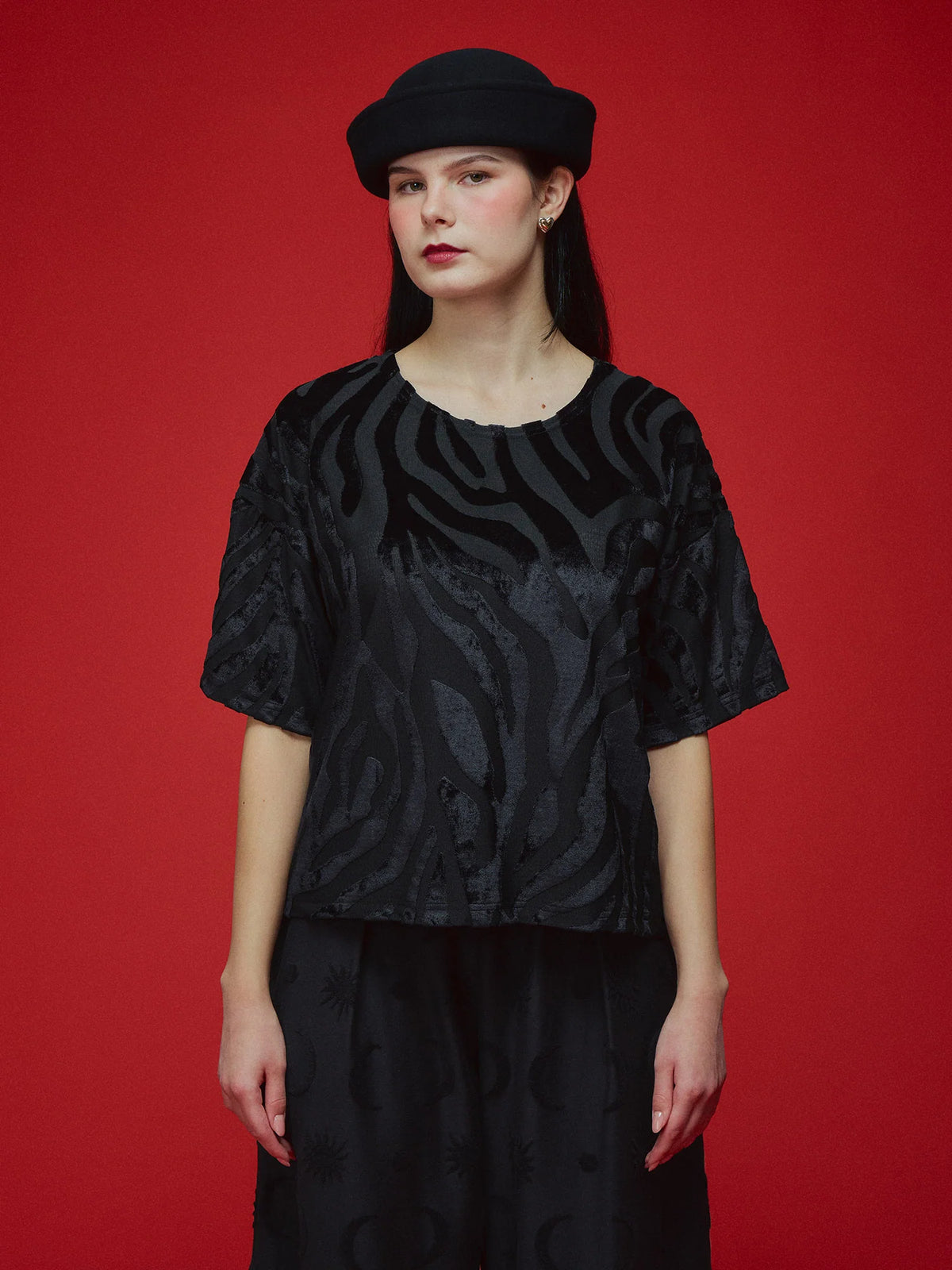 Rianna T-shirt - Tigreza Velour Black