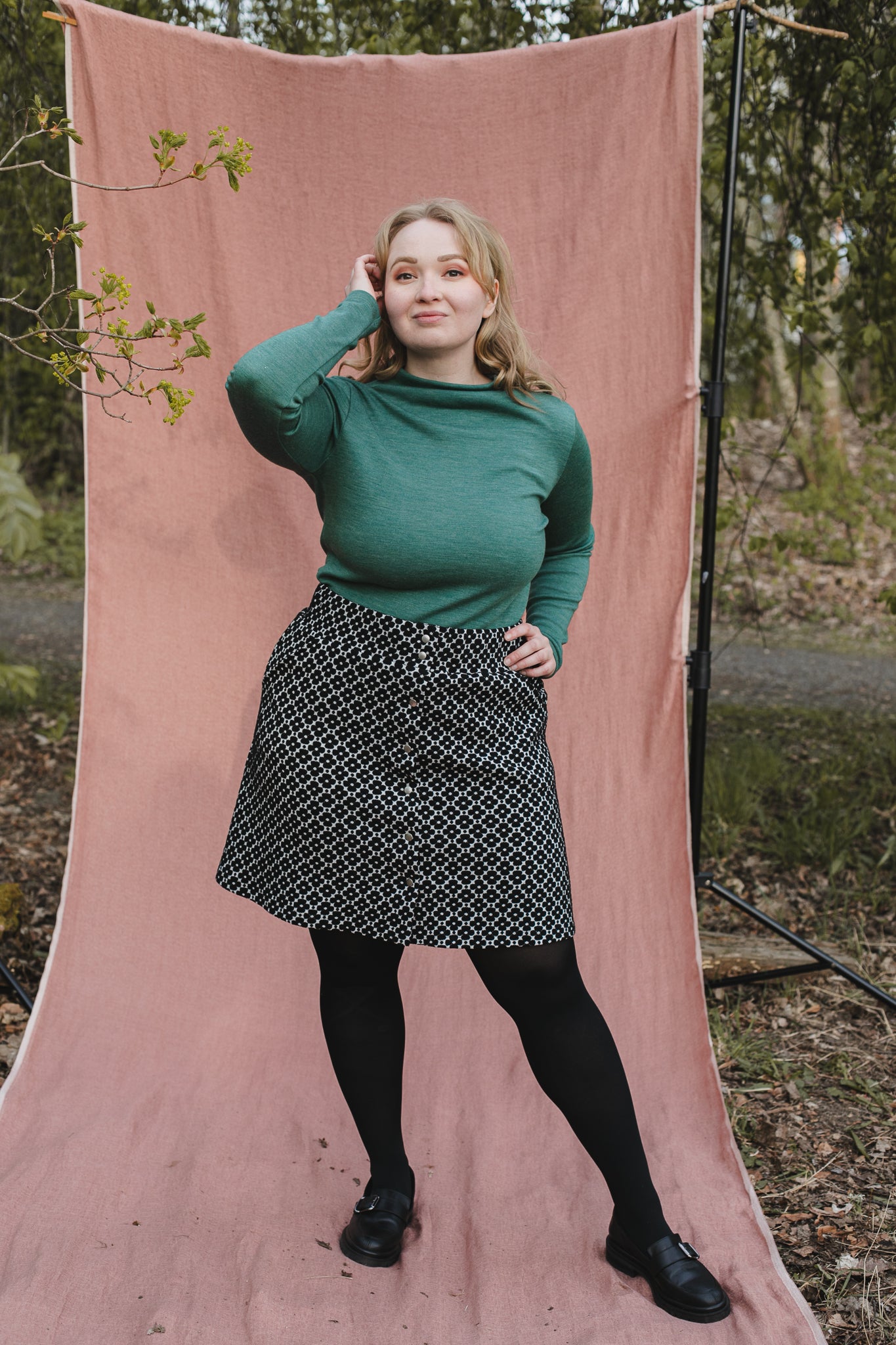 Apila Nepparihame - Mustavalkoinen