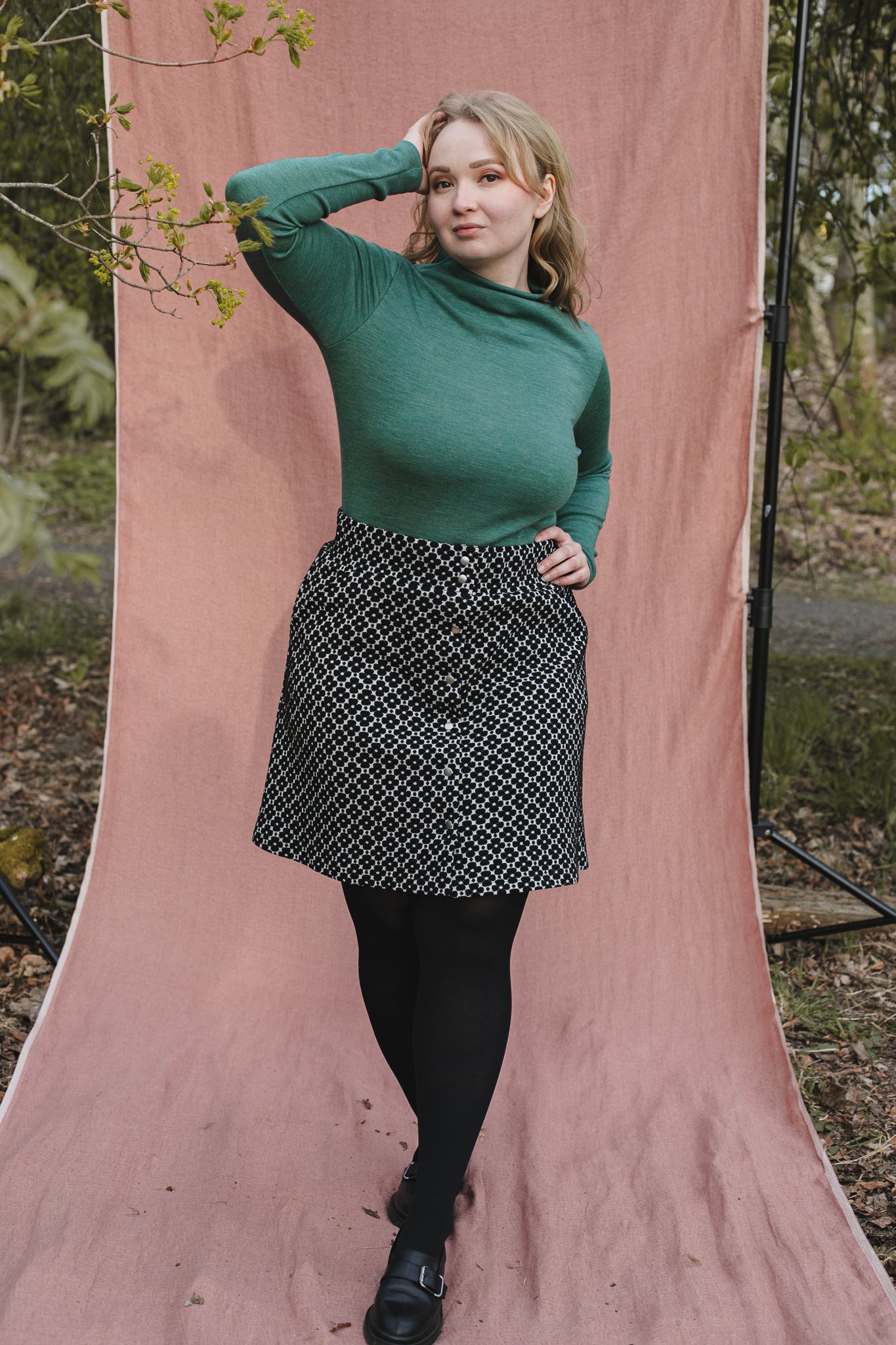 Apila Nepparihame - Mustavalkoinen