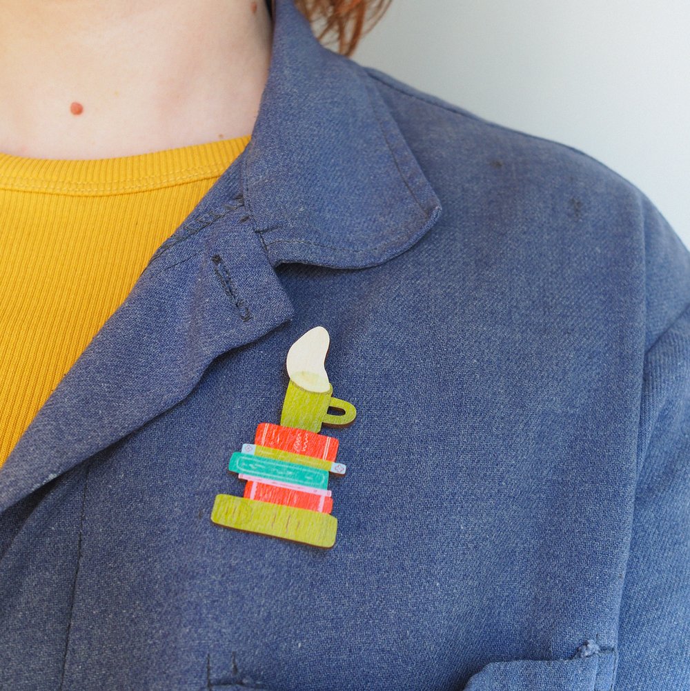 Kirjat ja Kahvi - pinssi