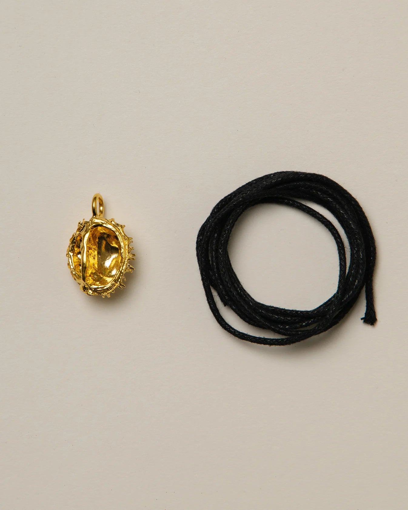 Chestnut Pendant Gold