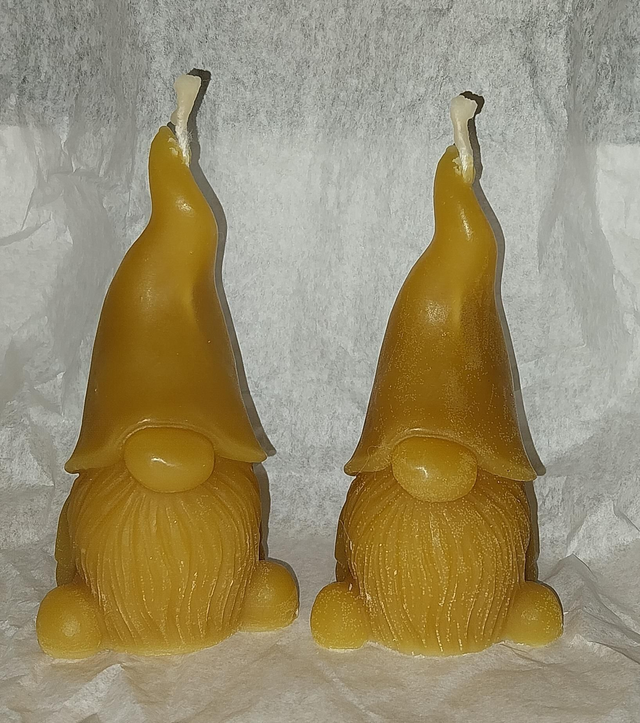 Tonttu mehiläisvahakynttilä