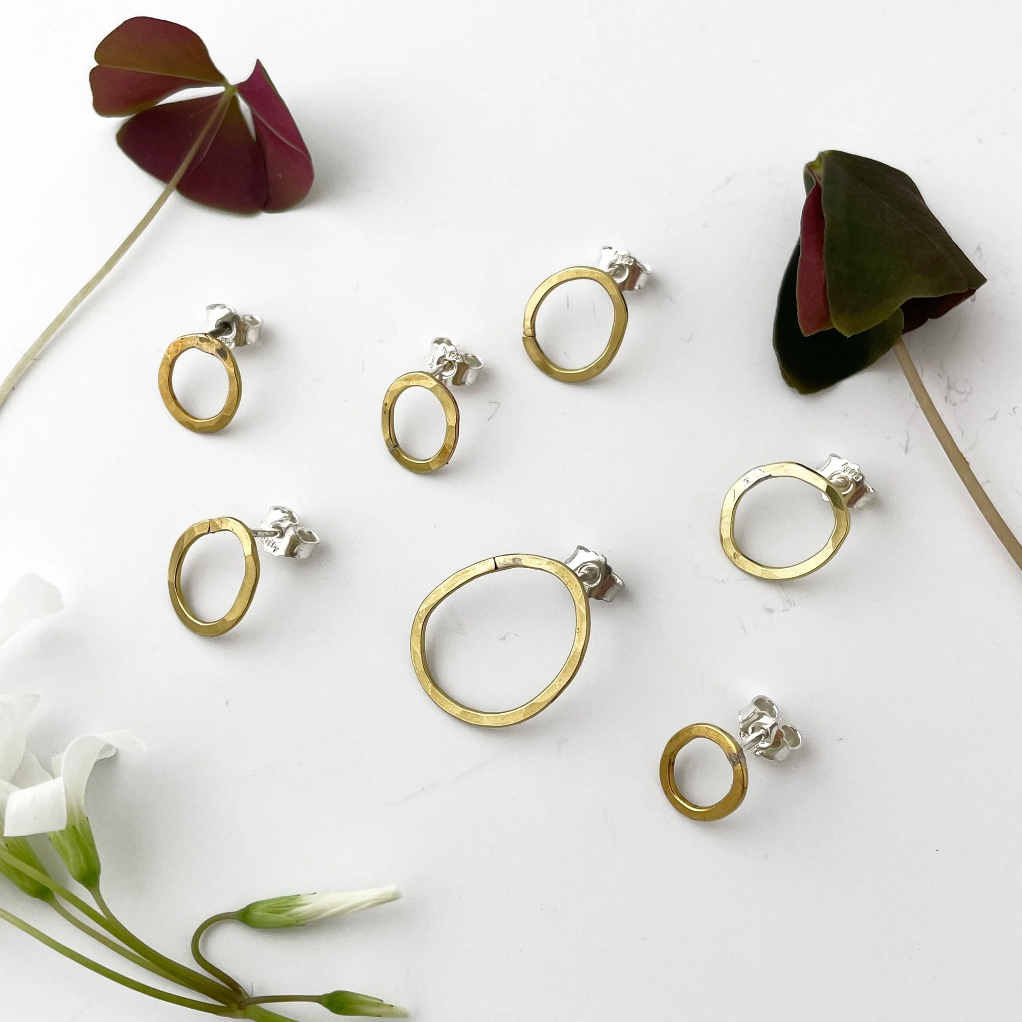 Kuplivat nappikorvakorut - Messinki