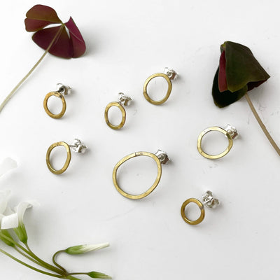 Kuplivat nappikorvakorut - Messinki