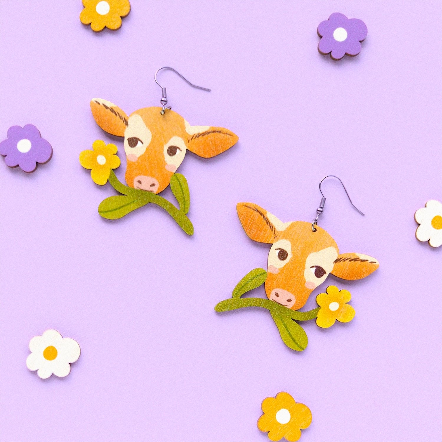 Lehmä niityllä - korvikset