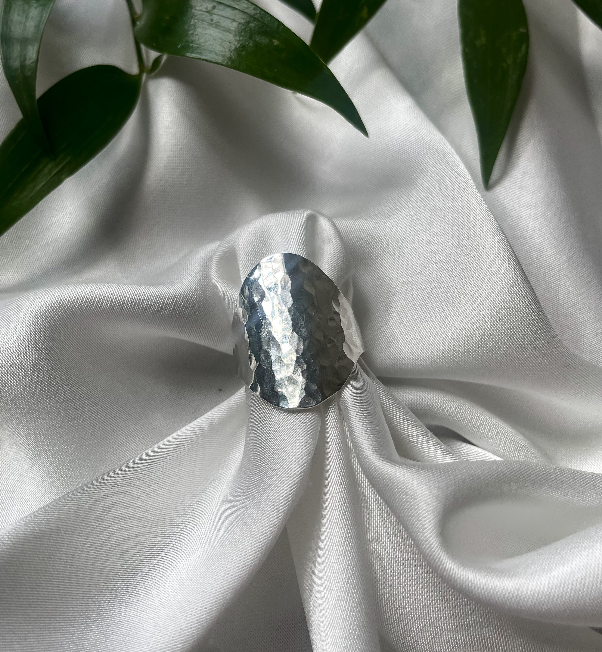 Lumous Sormus - Hopea