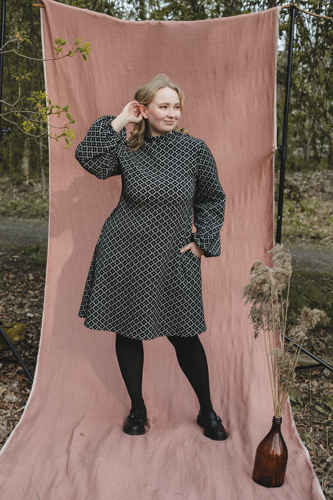 Myy Puuvillamekko - Apila Mustavalkoinen