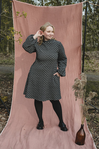 Myy Puuvillamekko - Apila Mustavalkoinen