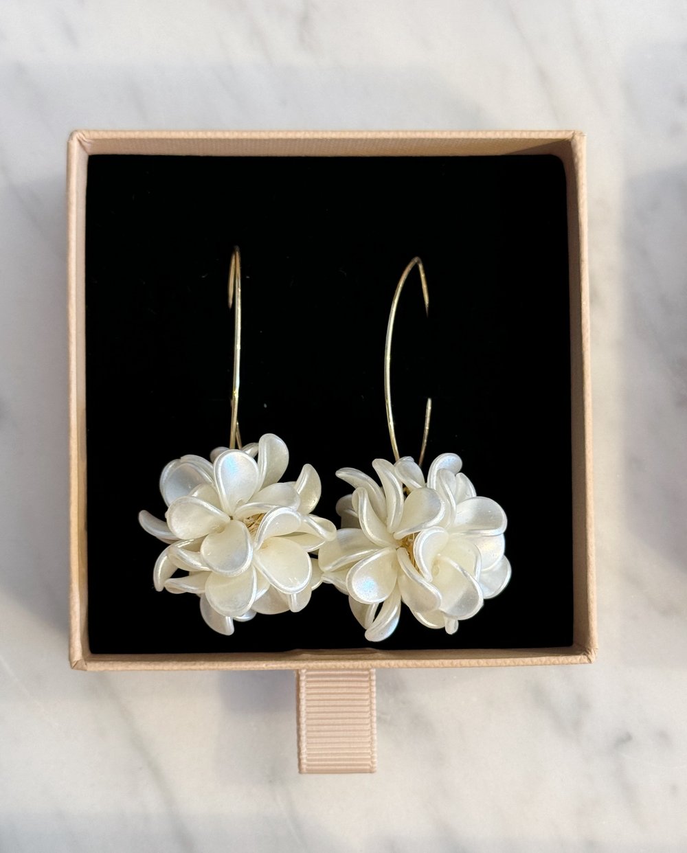 Kukkapallo Korvakorut - Valkoinen/Kulta