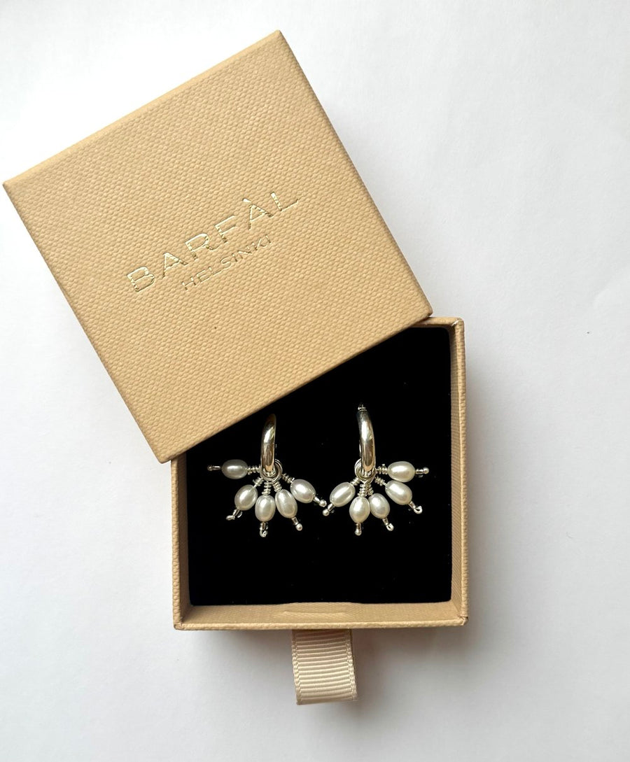 Perlita Korvakorut - Hopea