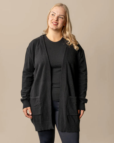 Tyyni Neuletakki - Musta